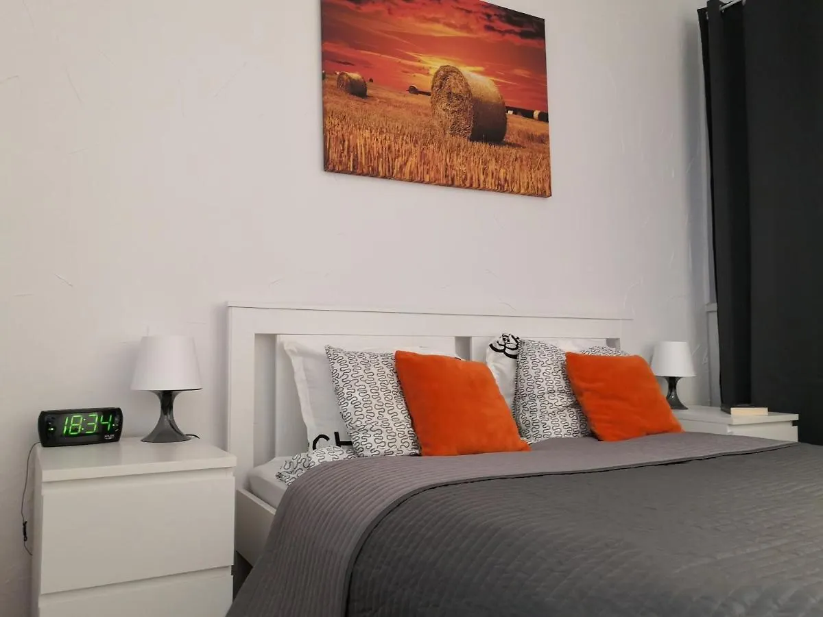 STUDIO Piata Victoriei  Bucureşti 0*,